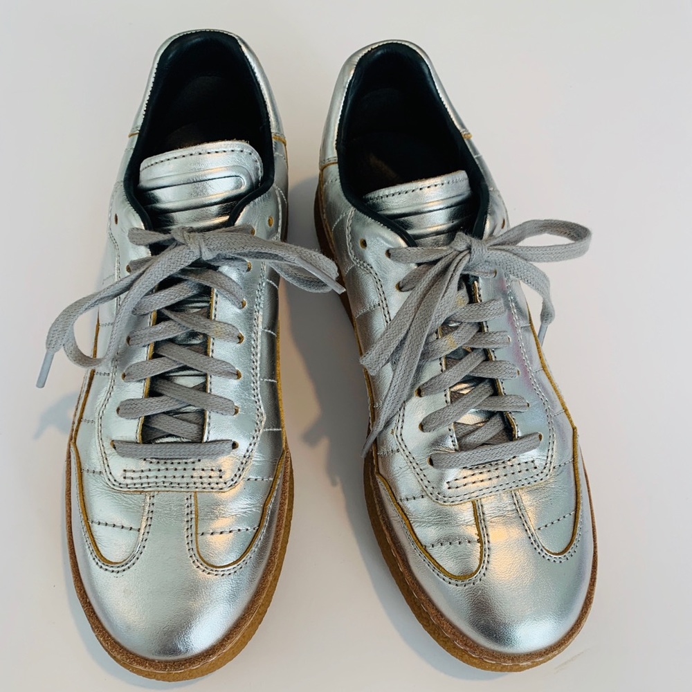 ALEXANDER WANG SILVER SNEAKERS - 8.5M